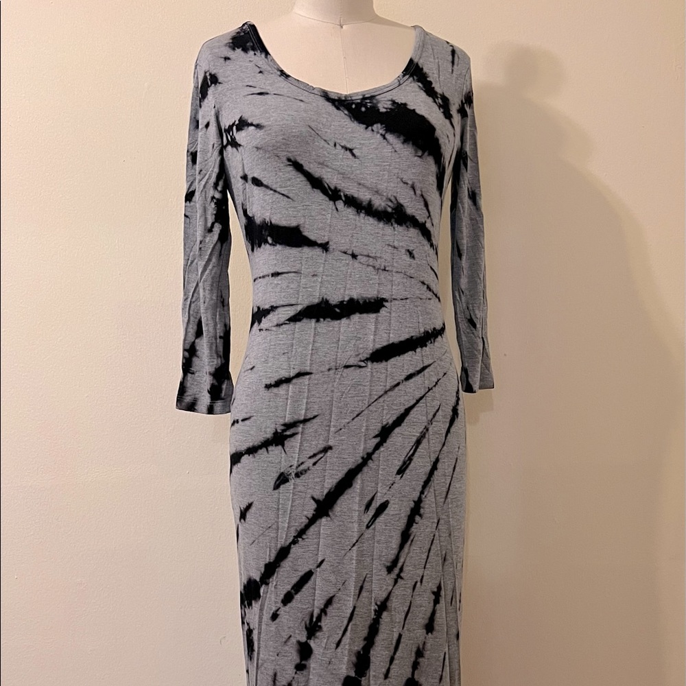 New Guess form fitting Tie Dye maxi dress-size M